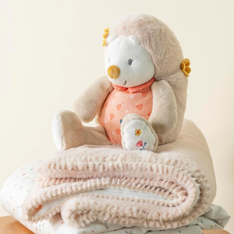 Discover all our pretty baby comforter in the form of hedgehog